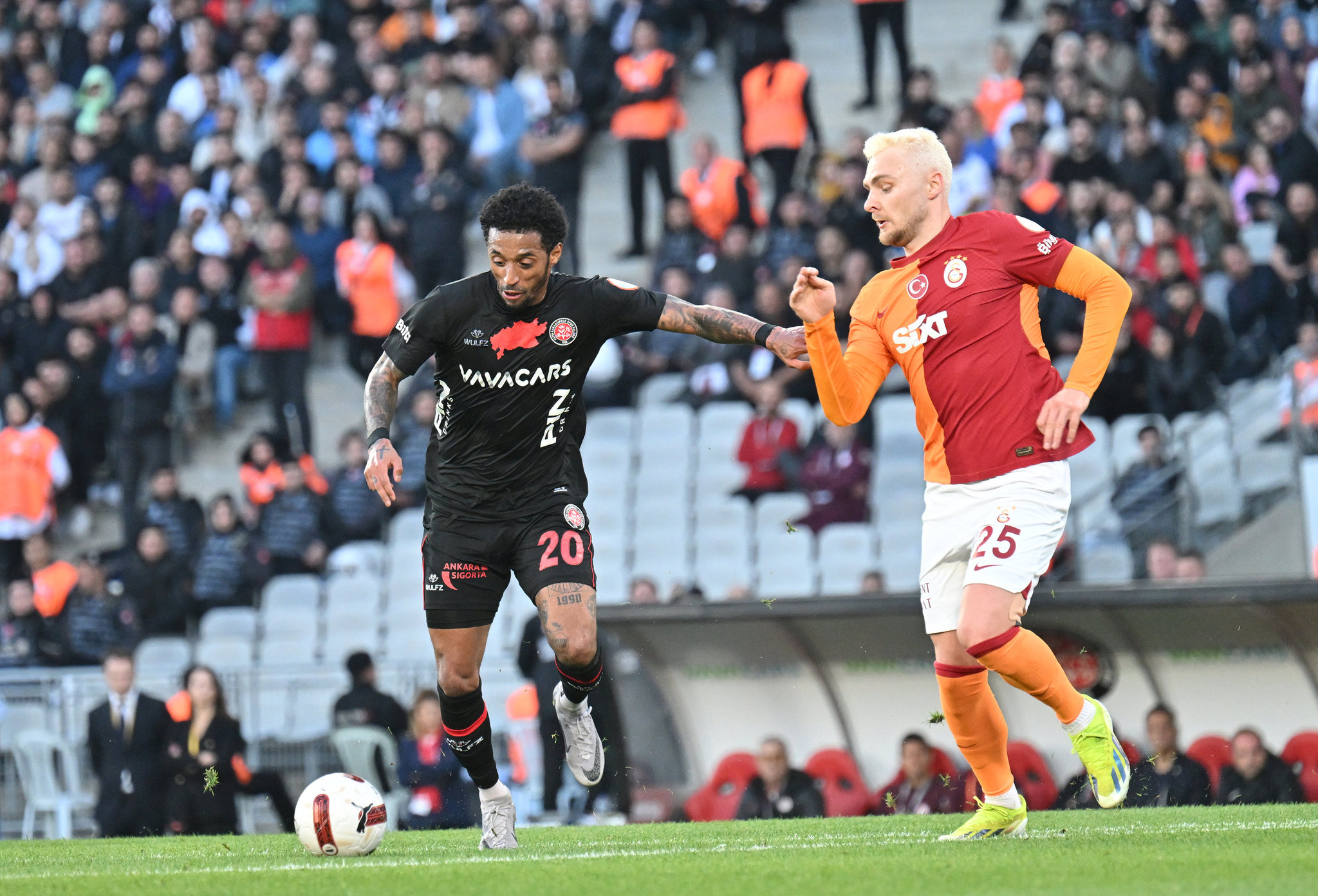 Victor Nelsson’dan Galatasaray taraftarlarına olay tepki! Yazıklar olsun