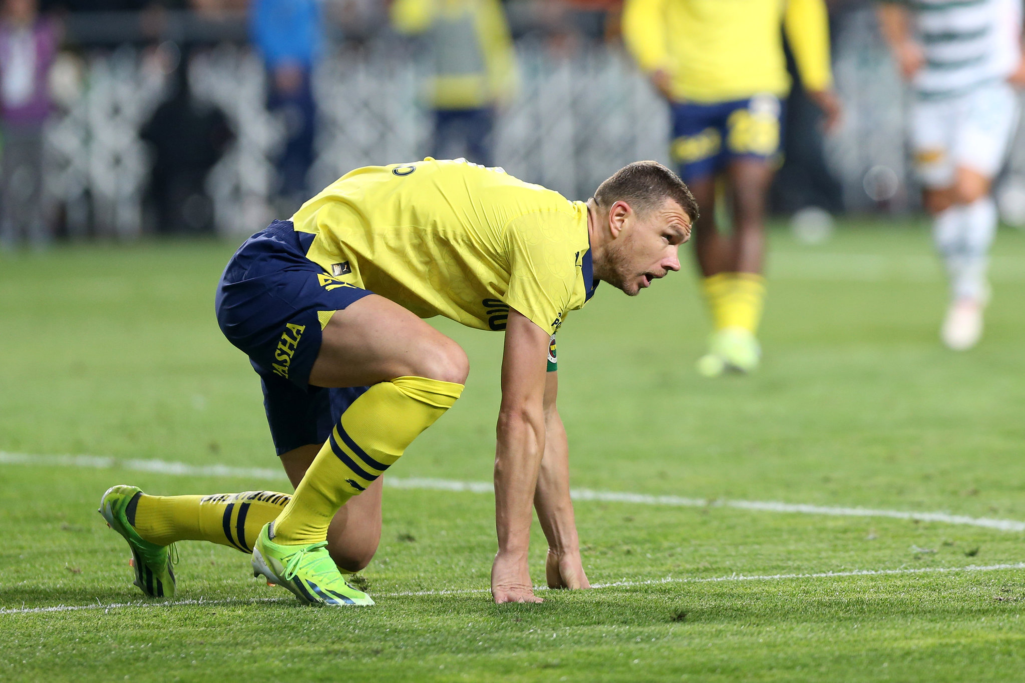 Fenerbahçe’den şok Dzeko kararı! Mourinho’nun gelişi sonrası...