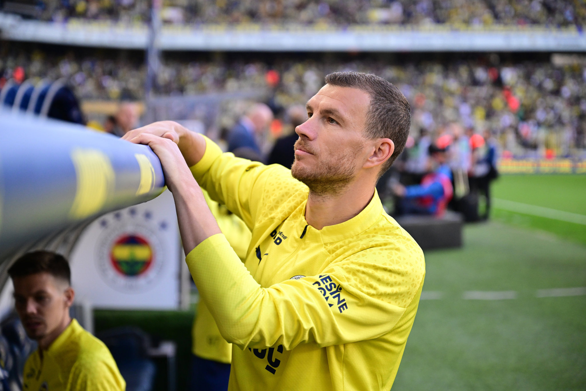 Fenerbahçe’den şok Dzeko kararı! Mourinho’nun gelişi sonrası...