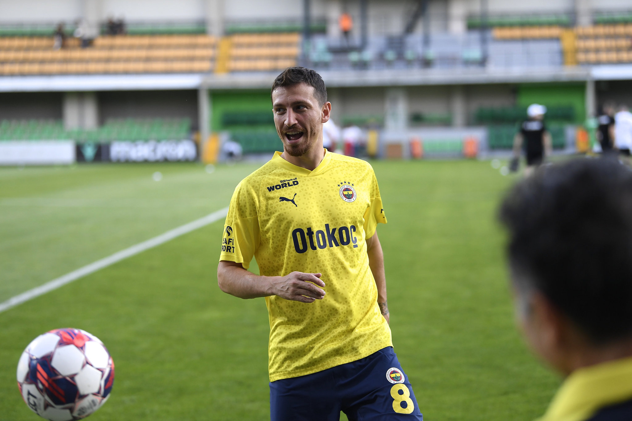 FENERBAHÇE TRANSFER HABERİ: Mert Hakan Yandaş Komşu’ya gidiyor! İşte imza tarihi