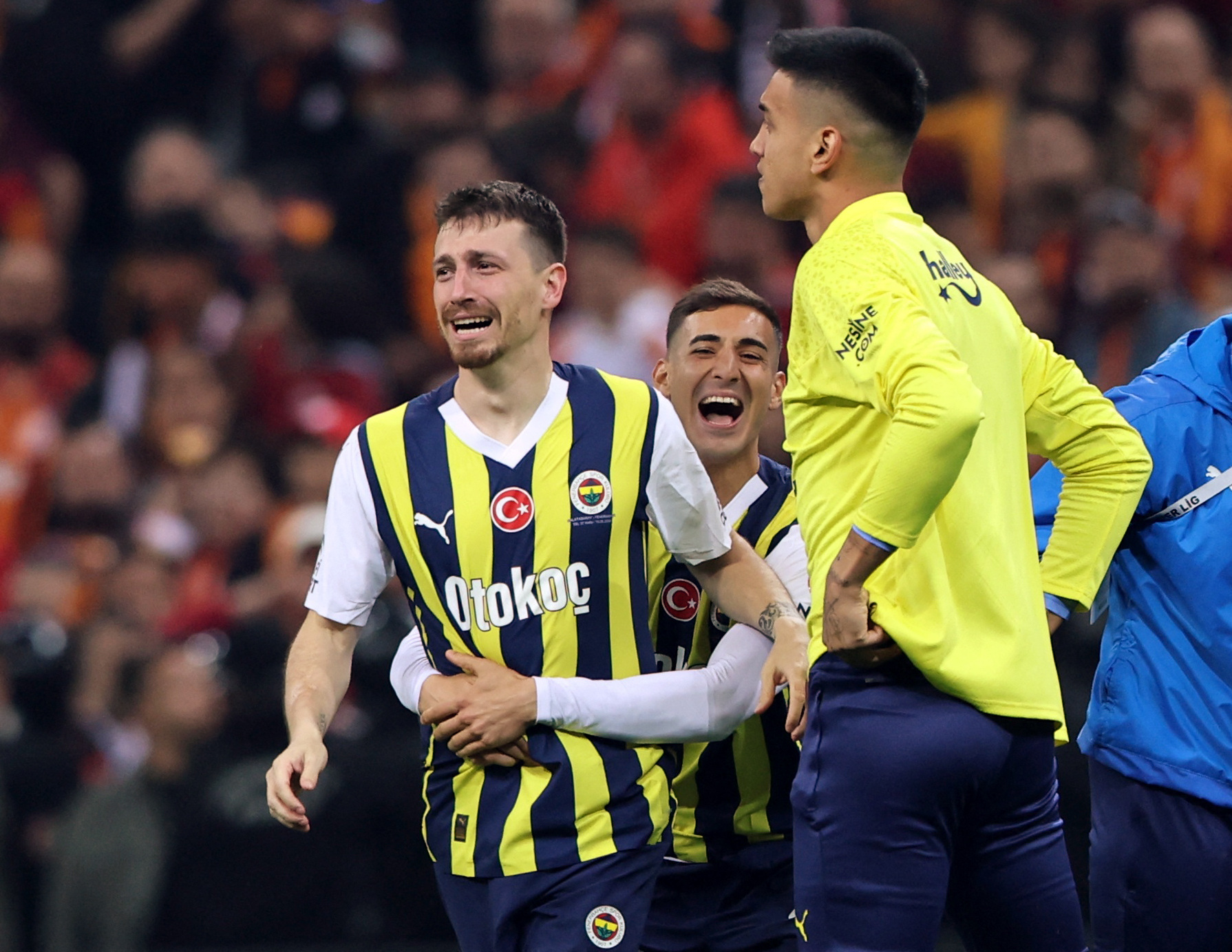 FENERBAHÇE TRANSFER HABERİ: Mert Hakan Yandaş Komşu’ya gidiyor! İşte imza tarihi