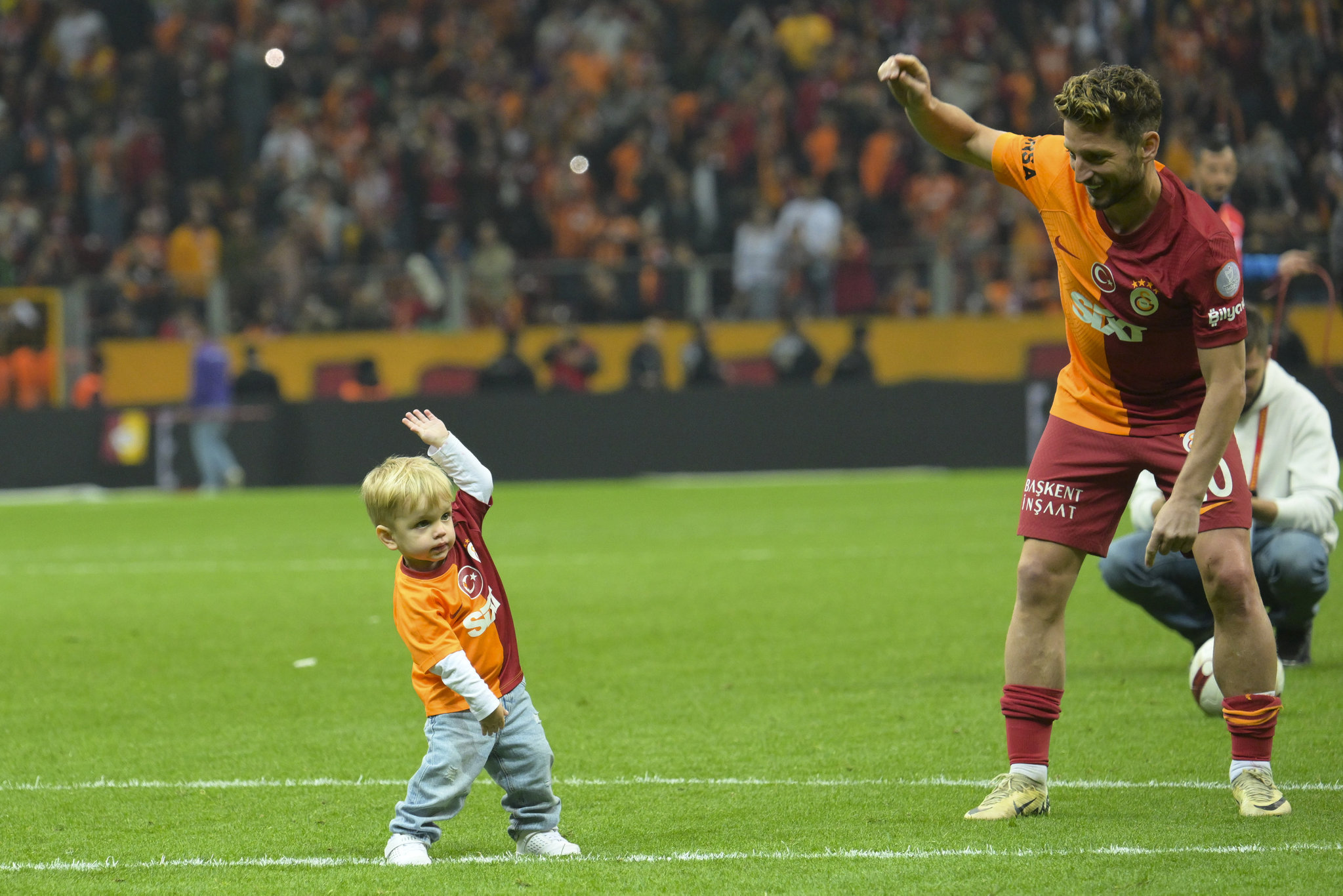 Galatasaray’da yıldız ismin sözleşmesi uzatıldı!