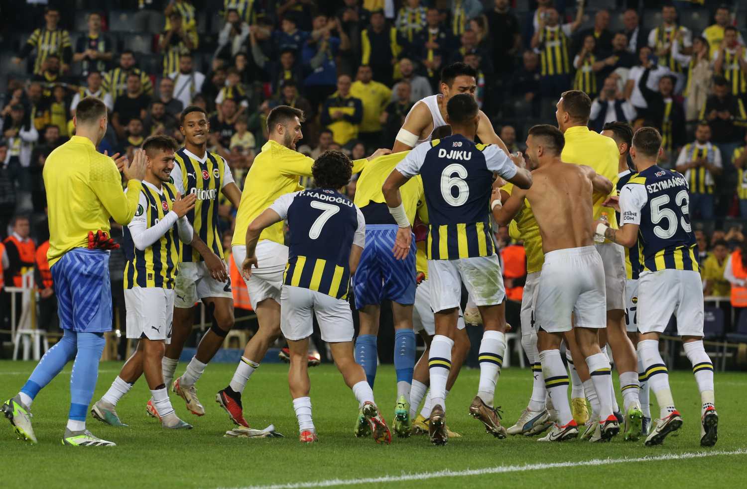 Fenerbahçe transferde büyük oynuyor! Üst düzey futbolcu geliyor