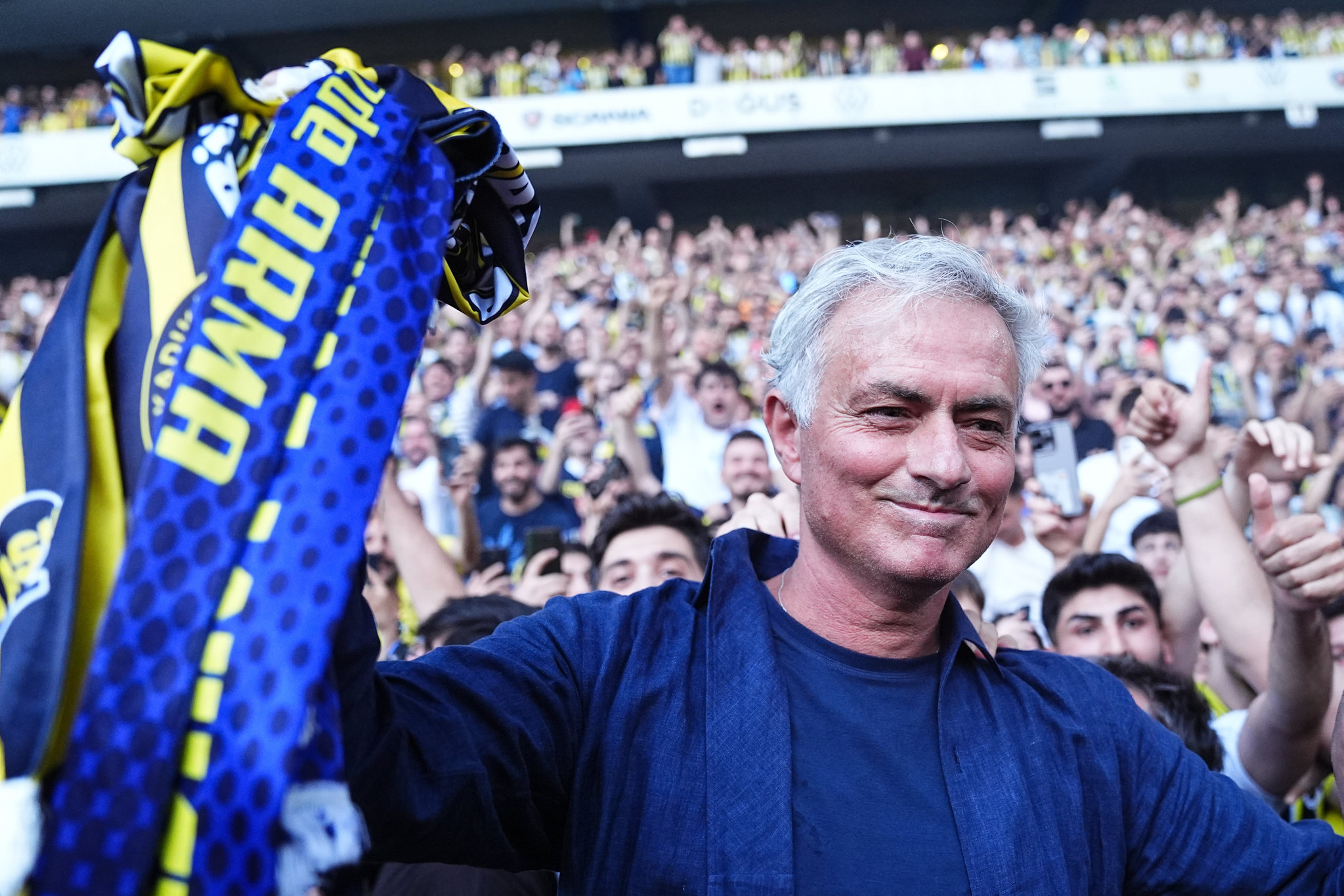 FENERBAHÇE HABERLERİ | Jose Mourinho’nun imza töreni Avrupa basınında!