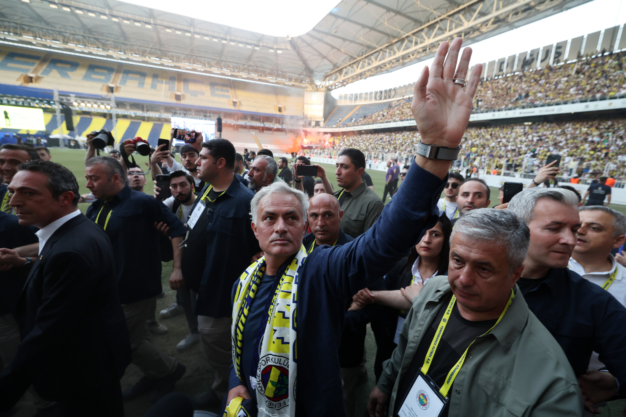 FENERBAHÇE HABERLERİ | Jose Mourinho’nun imza töreni Avrupa basınında!