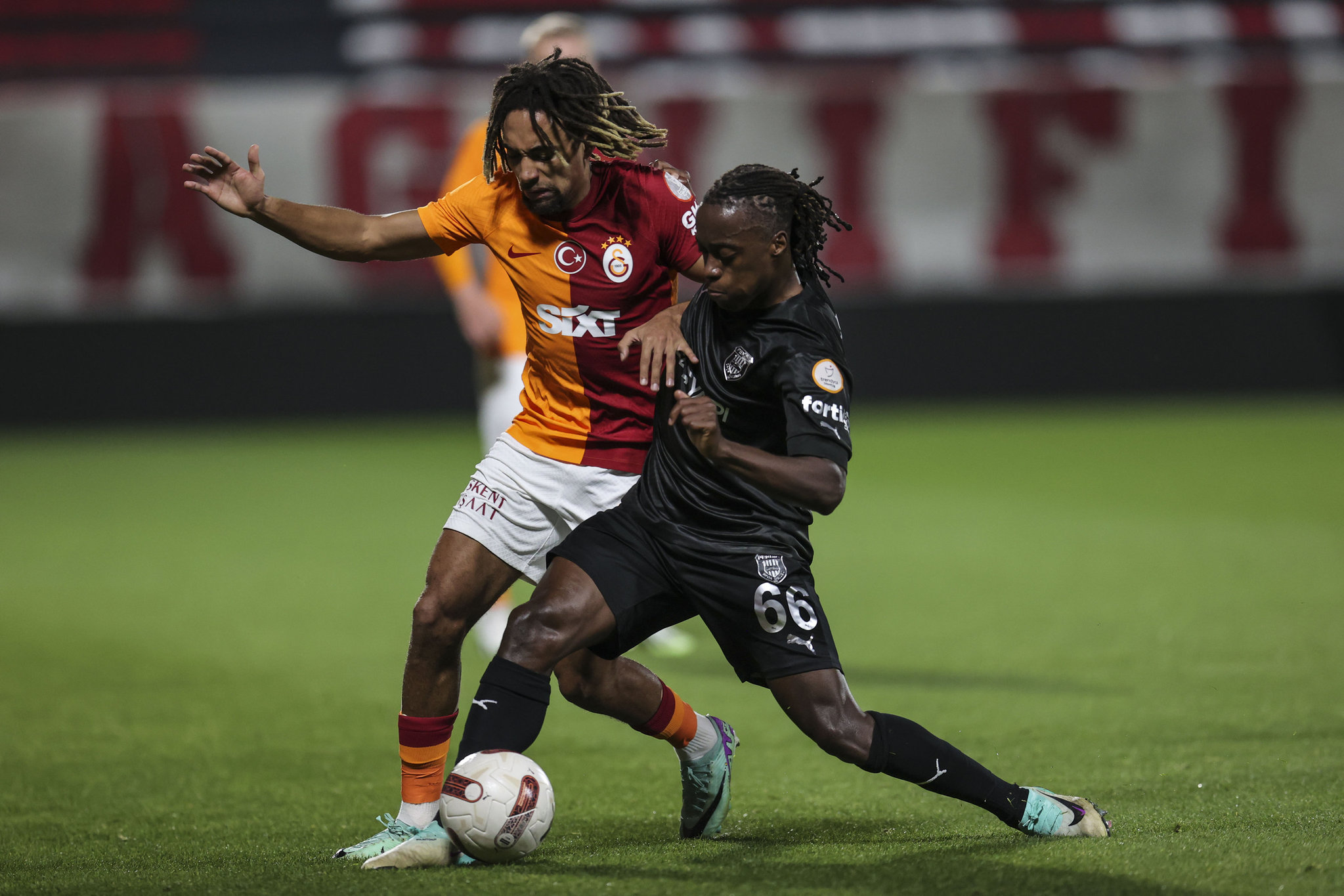 TRANSFER HABERLERİ: Galatasaray istiyordu! Bayern Münih’ten Sacha Boey kararı