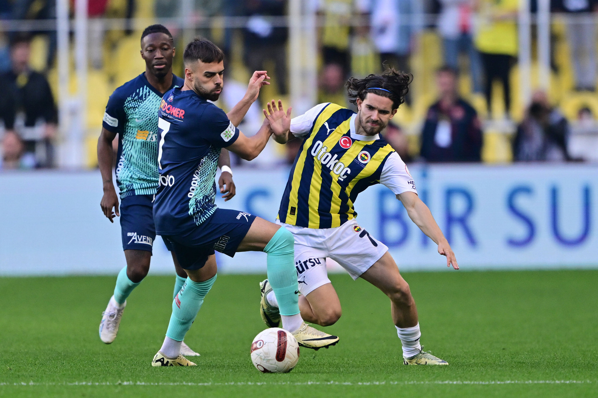 FENERBAHÇE HABERLERİ | Avrupa devlerini peşine takmıştı! Ferdi Kadıoğlu o alanda Süper Lig’in zirvesinde