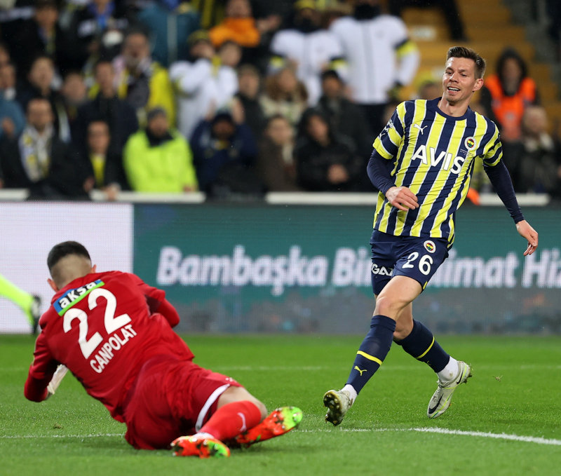 FENERBAHÇE TRANSFER HABERLERİ: Miha Zajc takımdan ayrılıyor! İngiliz basını duyurdu