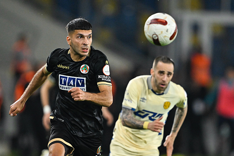 Galatasaray’dan Avrupa’yı sallayacak harekat! 3 mevkiye 3 transfer birden