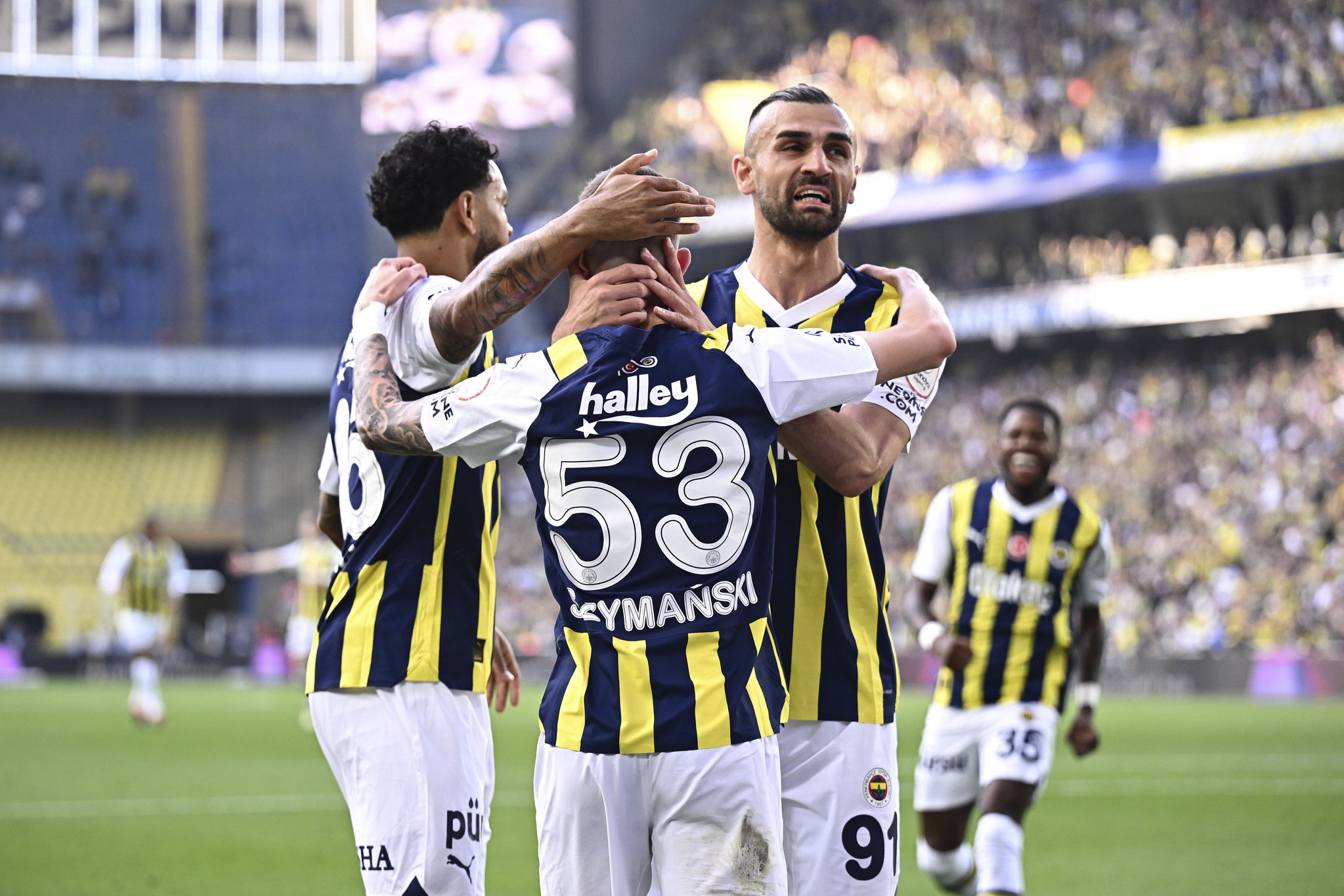 TRANSFER HABERİ: Fenerbahçe’den tarihi satış! EURO 2024 sonrası imzalıyor