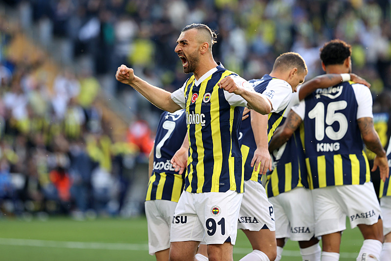 FENERBAHÇE TRANSFER HABERİ - Yıldız isme 5 teklif! Kararı Jose Mourinho verecek