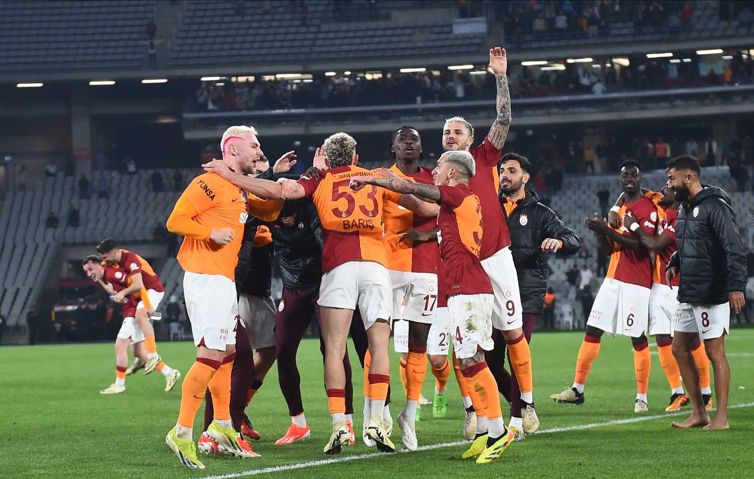 TRANSFER HABERİ | Galatasaray’dan sağ bek operasyonu! Listeye sürpriz bir isim eklendi