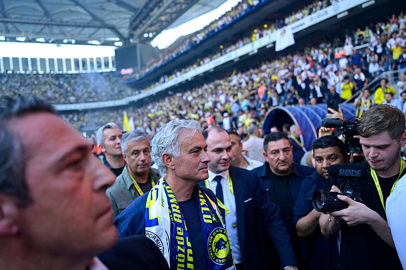 FENERBAHÇE HABERİ: Mourinho’ya yeni yardımcı geliyor! İşte o isim