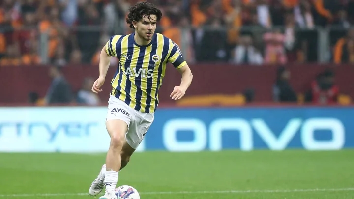 TRANSFER HABERİ | Fenerbahçe’ye Ferdi Kadıoğlu için dev teklif! Pazarlıklar sürüyor
