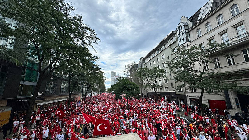 Tarihi maç öncesi Berlin’de büyük coşku!