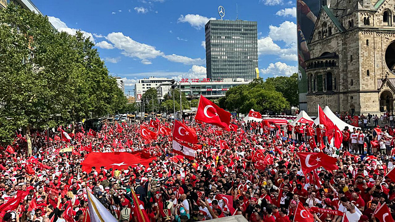 Tarihi maç öncesi Berlin’de büyük coşku!