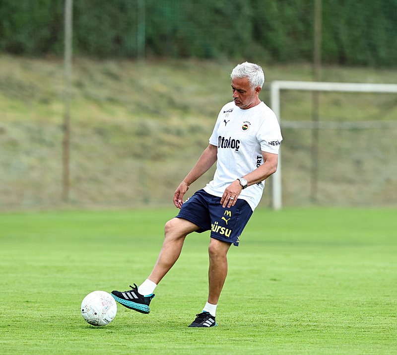 Fenerbahçe’den Beşiktaş’a transfer çalışmı! Jose Mourinho’nun yeni gözdesi olacak