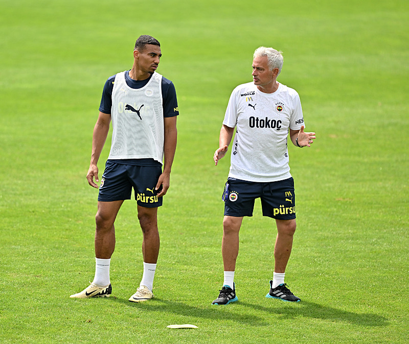 TRANSFER HABERİ - Fenerbahçe’den milli yıldıza kanca! Kulübünden izin çıktı