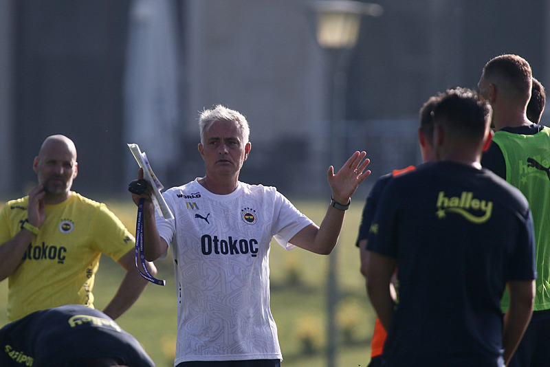 TRANSFER HABERİ - Yıldız isim Fenerbahçe’ye önerildi! Jose Mourinho’dan onay çıkmadı