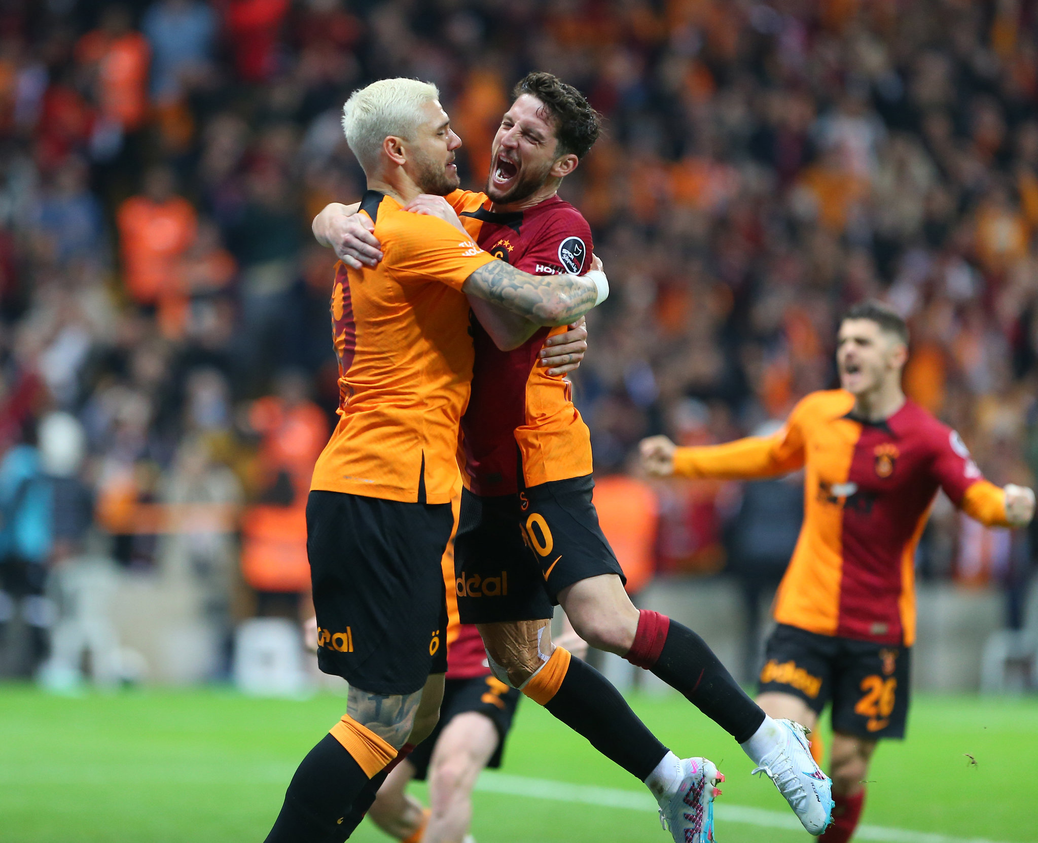 TRANSFER HABERİ: Mertens’ten Galatasaray’a kötü haber! Yeni imza atmıştı ancak...