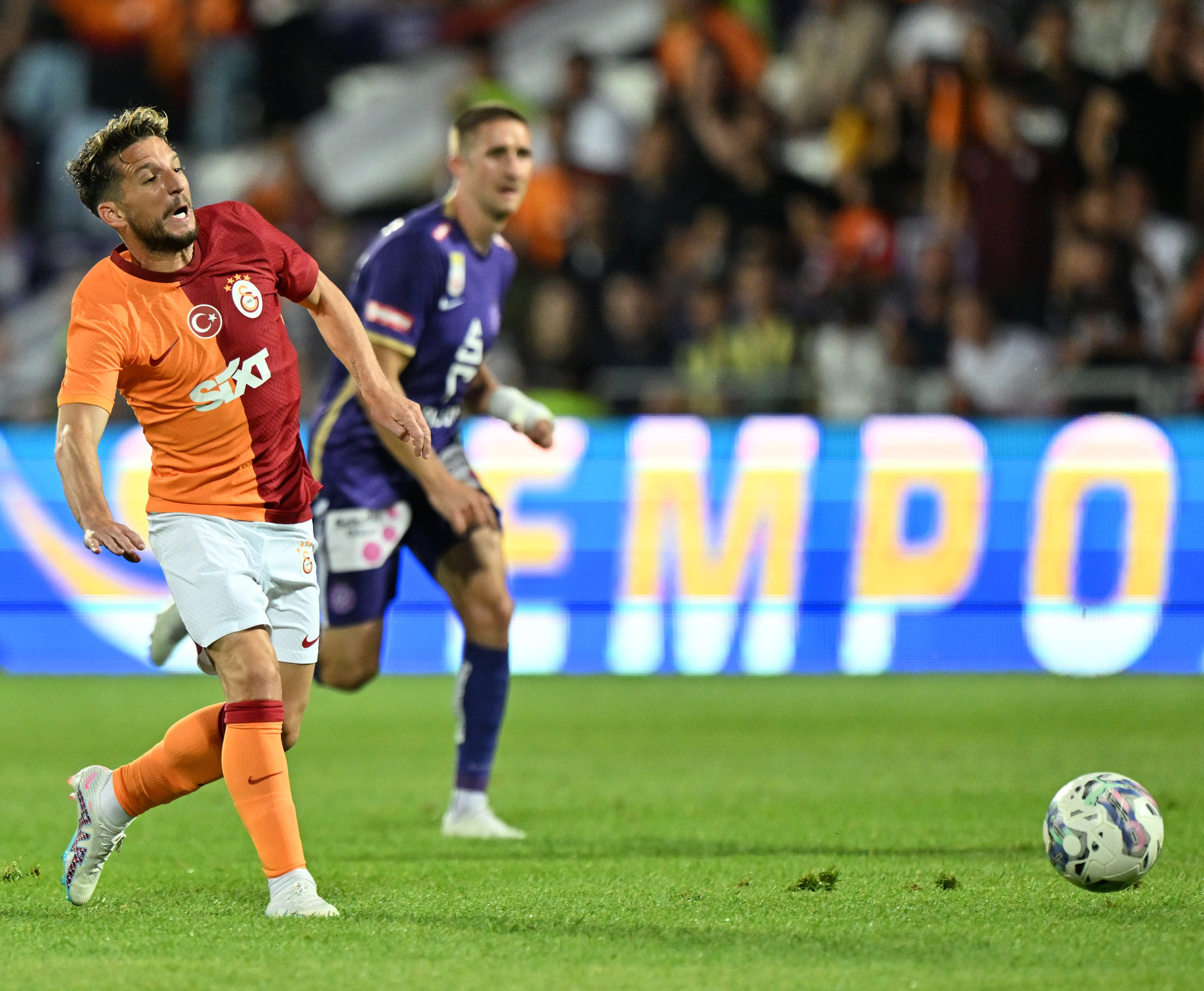 TRANSFER HABERİ: Mertens’ten Galatasaray’a kötü haber! Yeni imza atmıştı ancak...