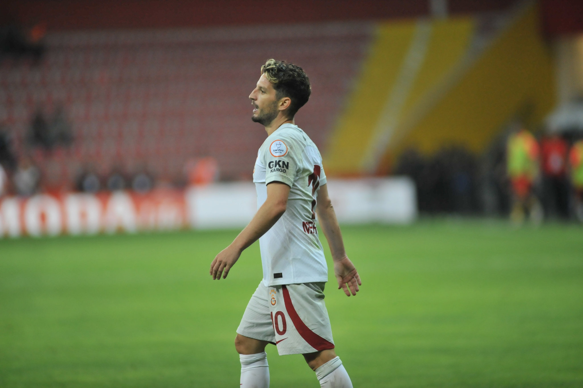 TRANSFER HABERİ: Mertens’ten Galatasaray’a kötü haber! Yeni imza atmıştı ancak...