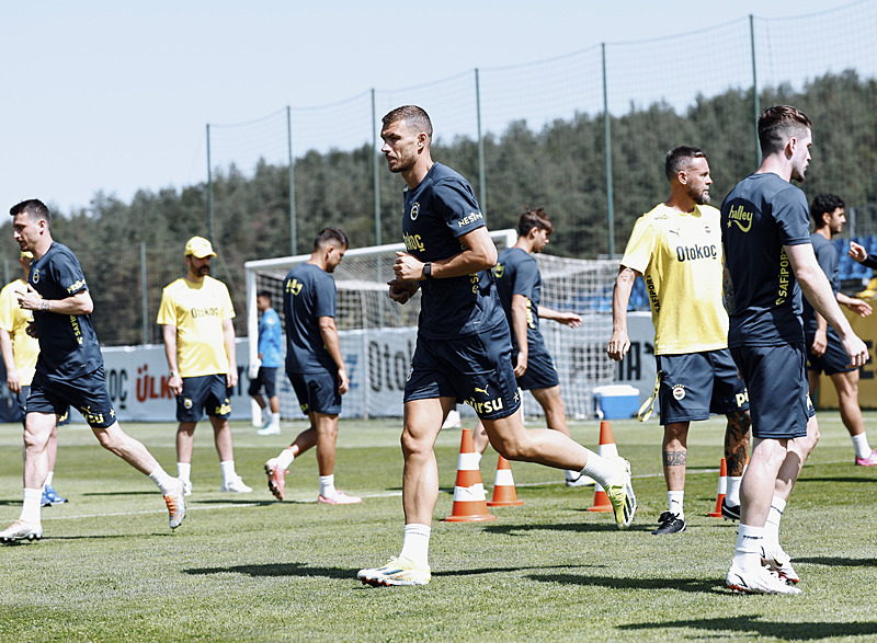 FENERBAHÇE HABERLERİ - Edin Dzeko takımdan ayrılacak mı? Resmen açıklandı!