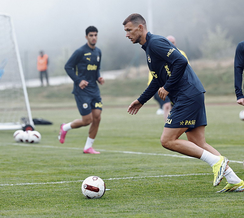 FENERBAHÇE HABERLERİ - Edin Dzeko takımdan ayrılacak mı? Resmen açıklandı!