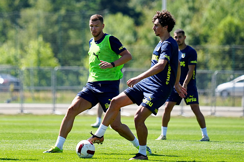 FENERBAHÇE HABERLERİ - Edin Dzeko takımdan ayrılacak mı? Resmen açıklandı!