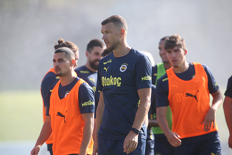 FENERBAHÇE HABERLERİ - Edin Dzeko takımdan ayrılacak mı? Resmen açıklandı!