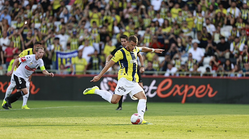 FENERBAHÇE HABERLERİ - Edin Dzeko takımdan ayrılacak mı? Resmen açıklandı!
