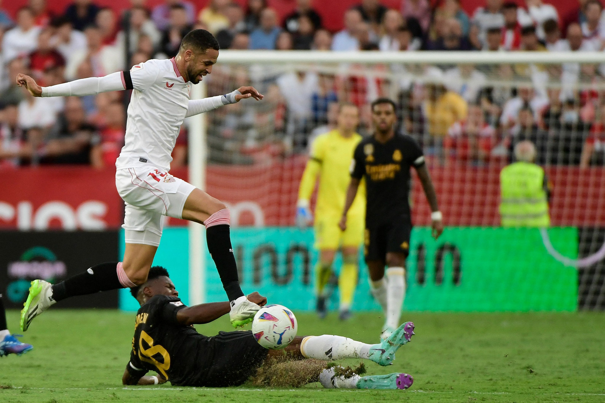 FENERBAHÇE TRANSFER HABERİ: Sevilla’dan şaşırtan En-Nesyri açıklaması! Bunu kimse beklemiyordu