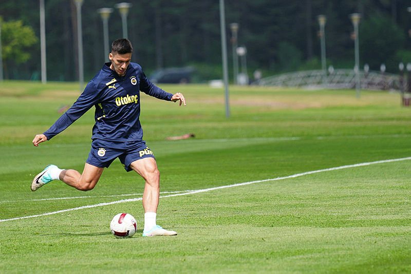 TRANSFER HABERİ: Fenerbahçe’de tam 9 ayrılık birden! Mourinho neşteri vurdu