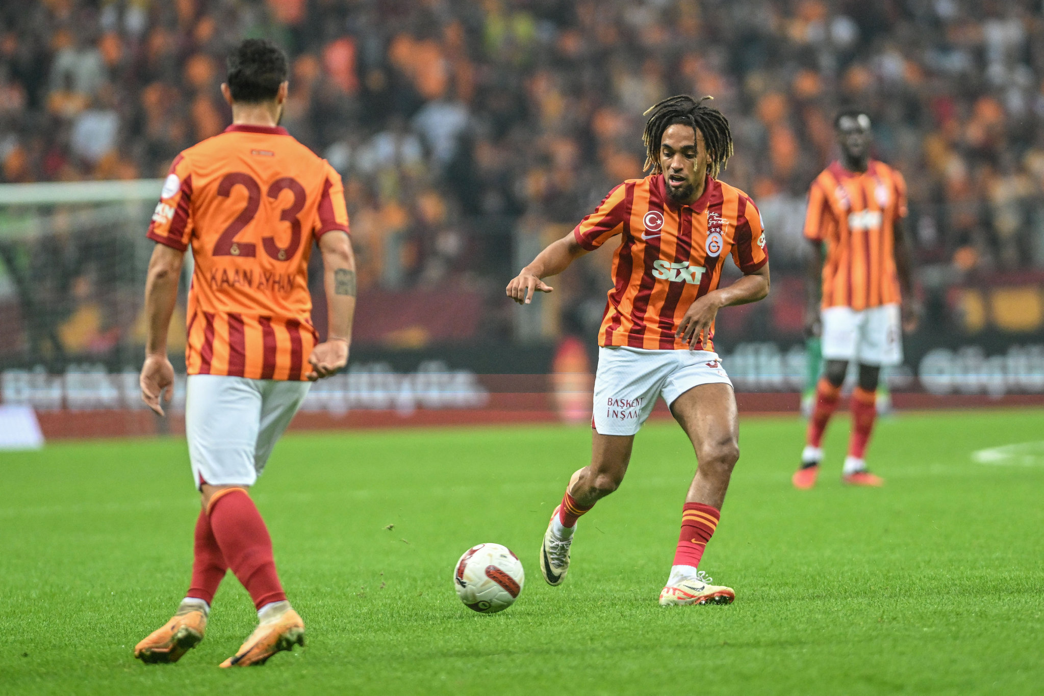 Galatasaray’da sağ bek transferi sonuçlanıyor! Cimbom’dan nokta hamle