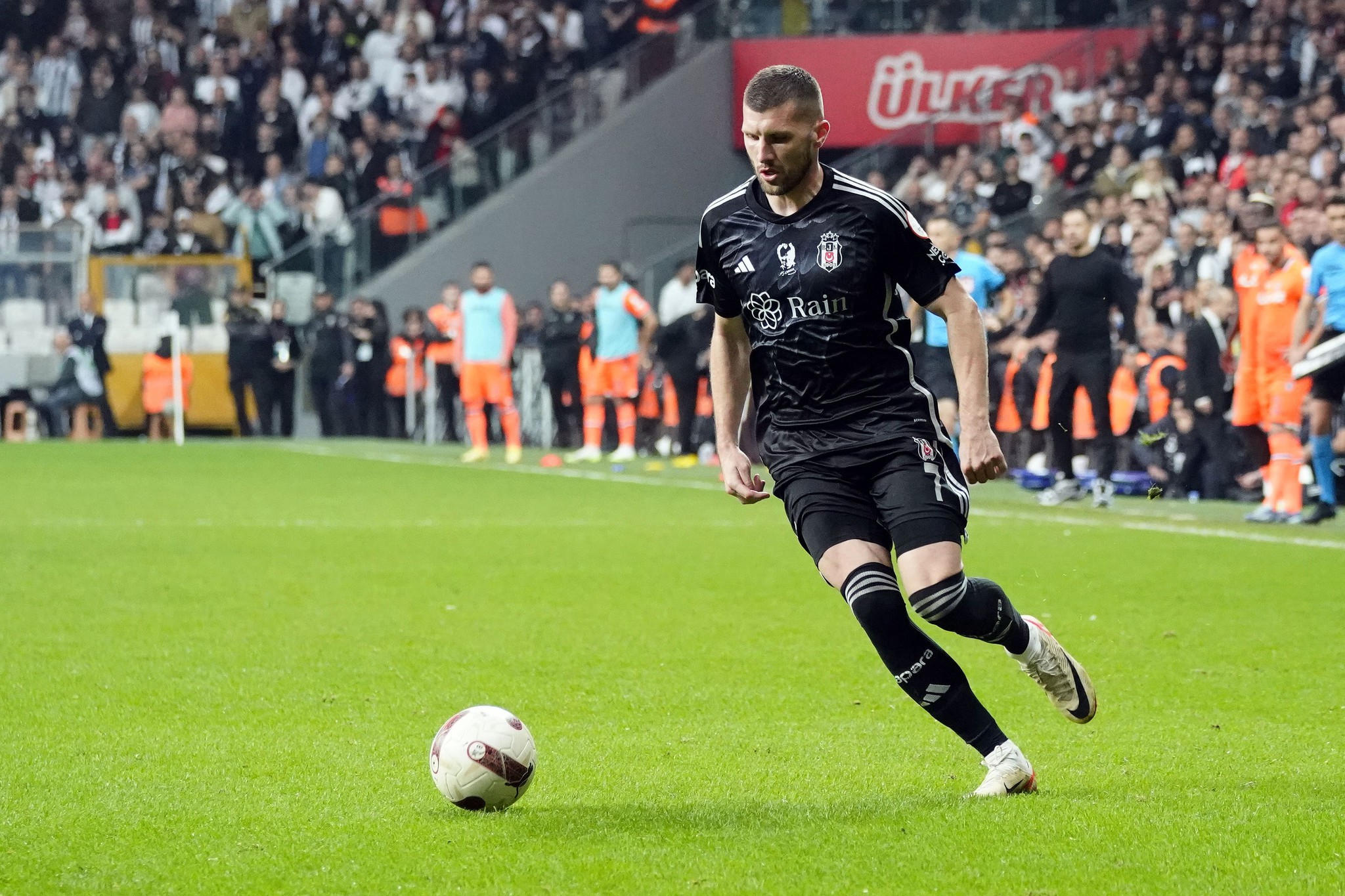 TRANSFER HABERLERİ: Beşiktaş’ta flaş kadro dışı kararı!