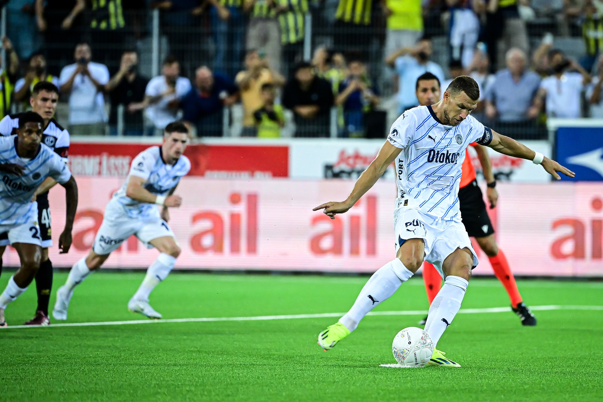 TRANSFER HABERİ | Fenerbahçe’de sıra orta sahada!  O isim için harekete geçildi