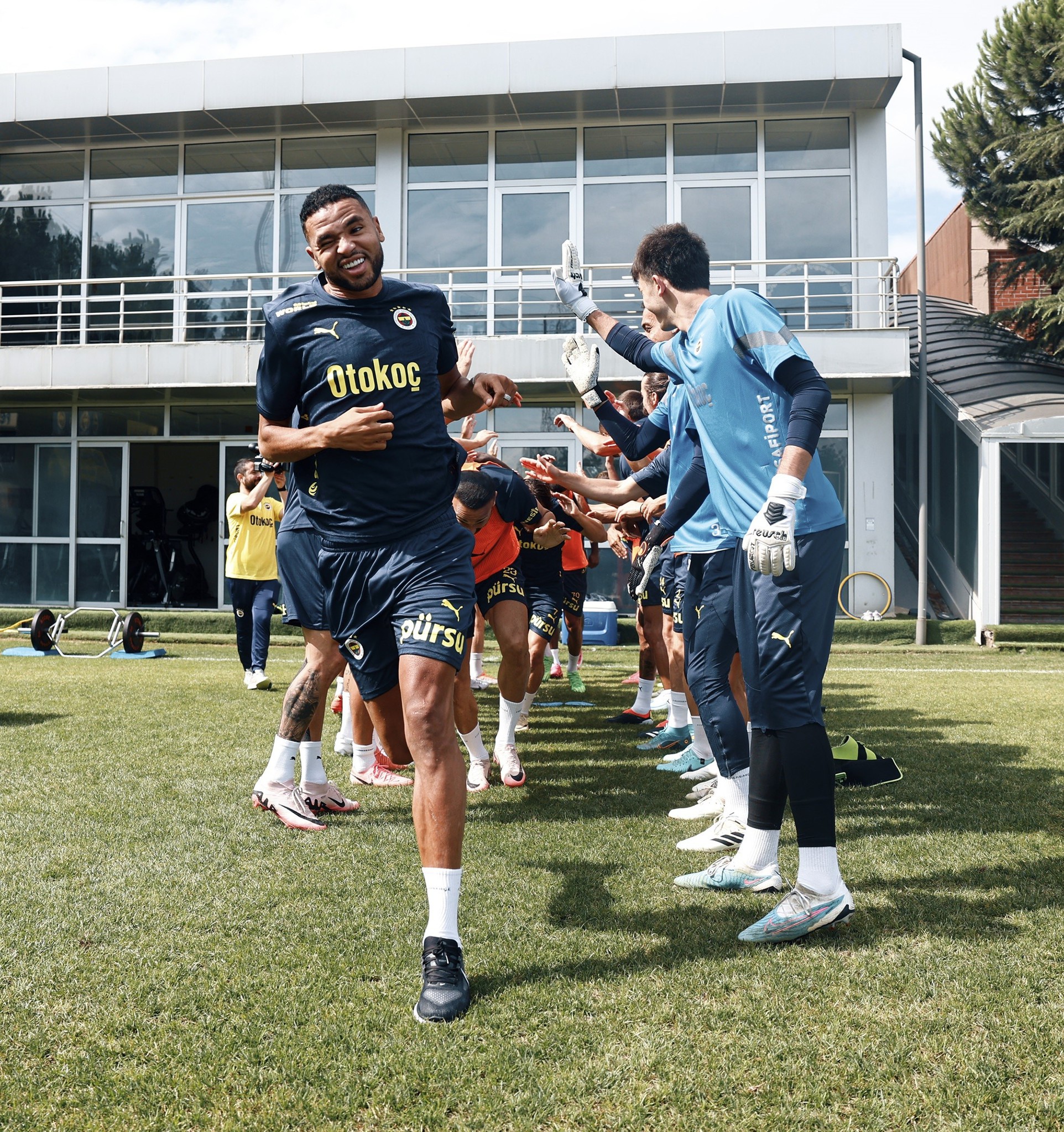 TRANSFER HABERİ | Fenerbahçe’ye Portekizli ön libero! Kanarya’ya 19’luk yıldız