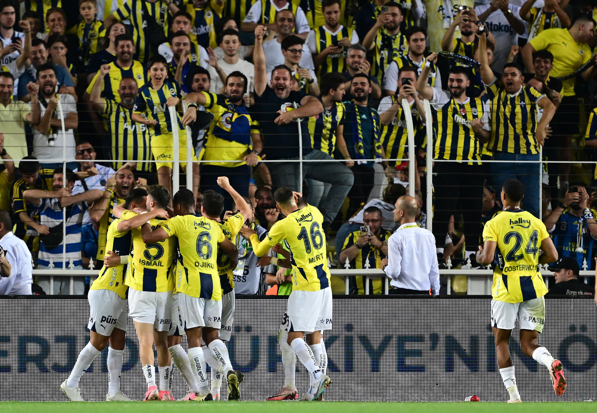 Fenerbahçe’ye Polonyalı orta saha! Jose Mourinho onun ismini verdi