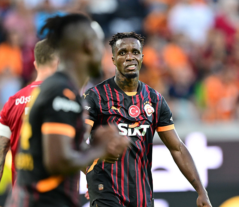 GALATASARAY HABERLERİ - İpler kopma noktasına geldi! Wilfried Zaha ve Okan Buruk...