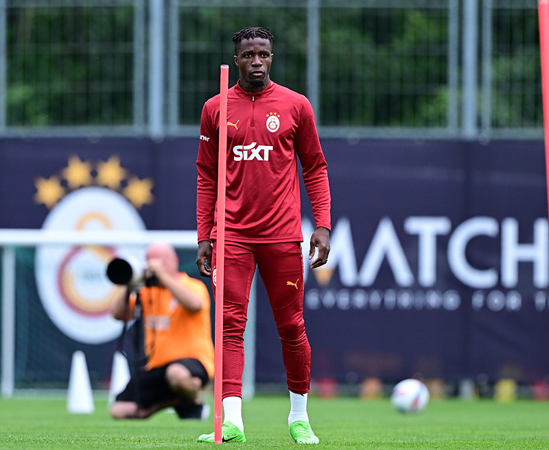 GALATASARAY HABERLERİ - İpler kopma noktasına geldi! Wilfried Zaha ve Okan Buruk...