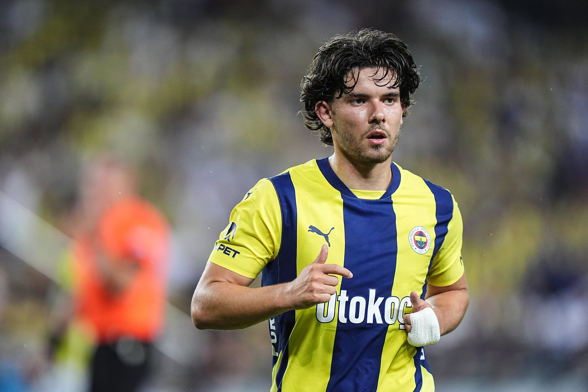 FENERBAHÇE HABERLERİ | Ferdi Kadıoğlu görüşme odasına! Kalacak mı, Gidecek mi?