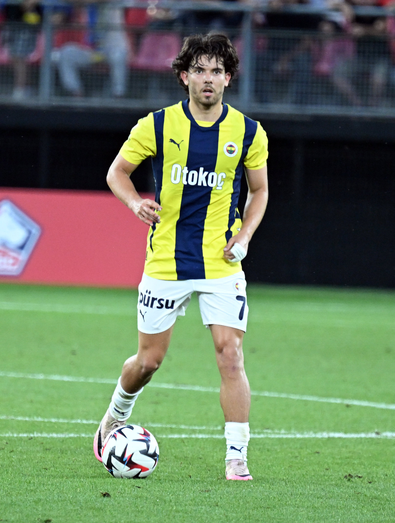 FENERBAHÇE HABERLERİ | Ferdi Kadıoğlu görüşme odasına! Kalacak mı, Gidecek mi?