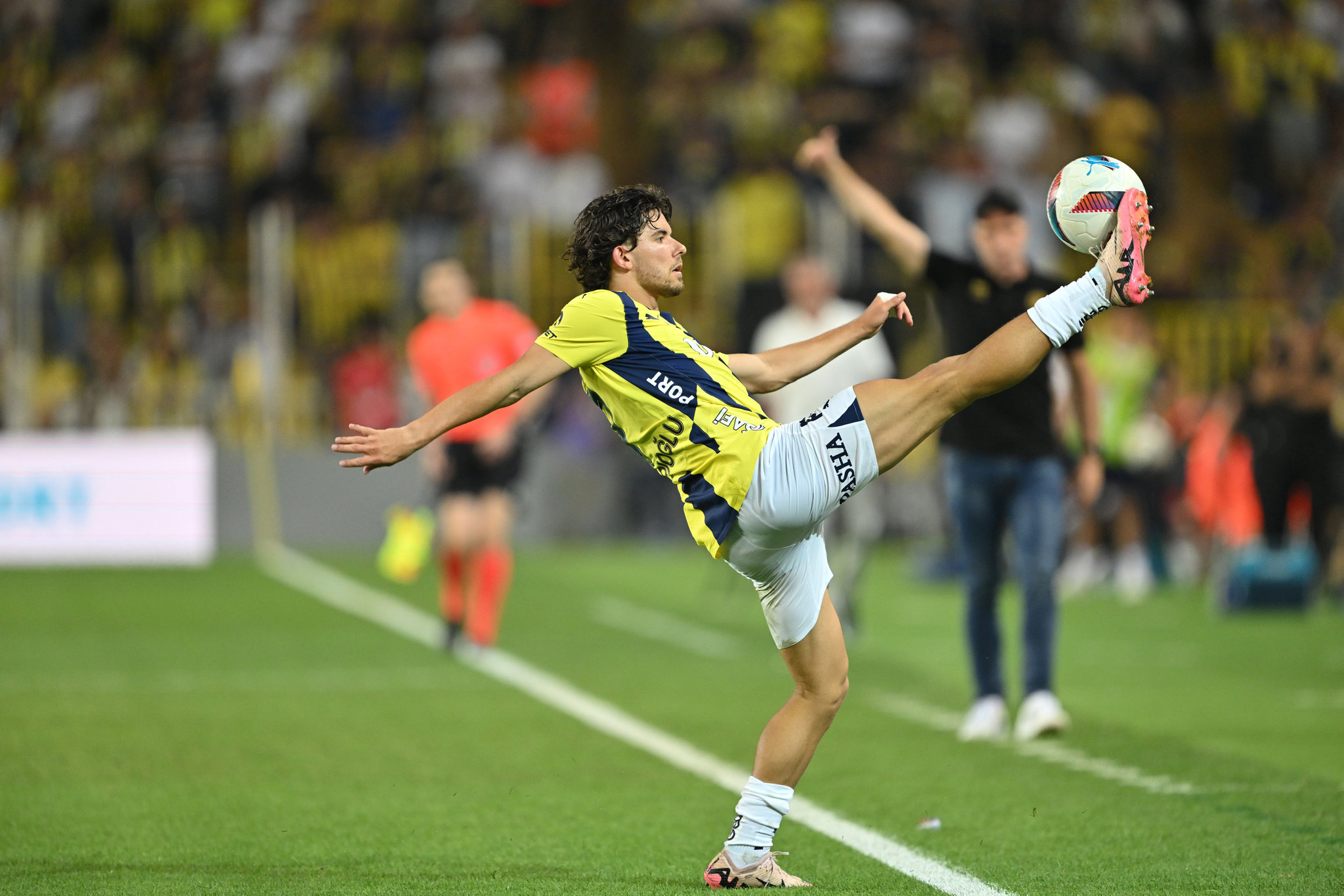 FENERBAHÇE HABERLERİ | Ferdi Kadıoğlu görüşme odasına! Kalacak mı, Gidecek mi?