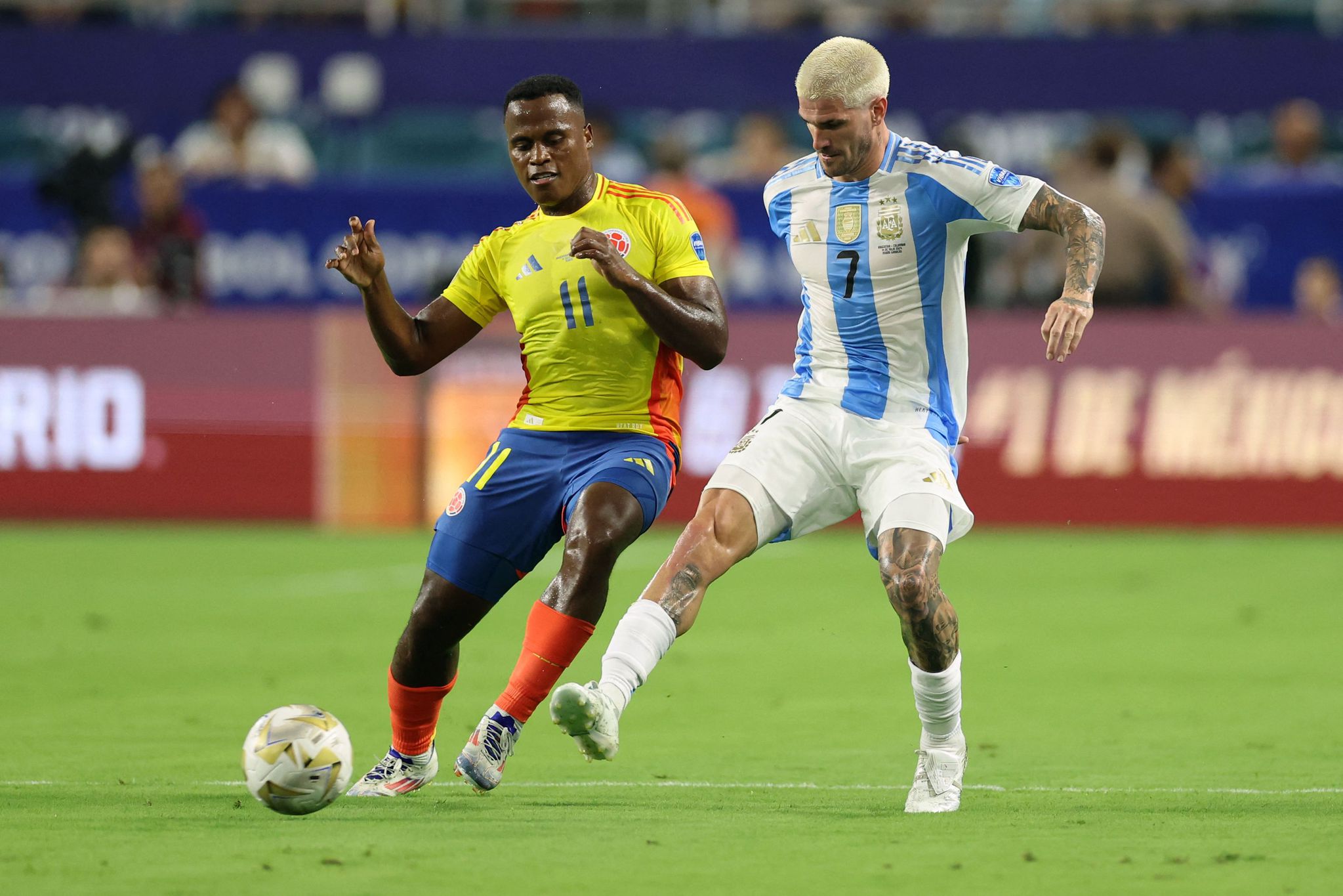 GALATASARAY HABERLERİ: Wilfried Zaha’nın yerine gelecek! Transferde Davinson Sanchez detayı