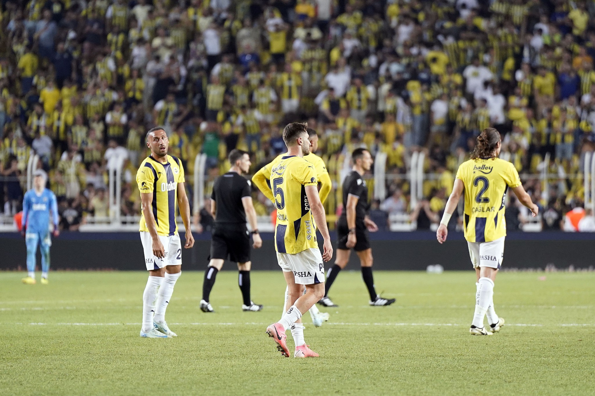 TRANSFER HABERİ | Fenerbahçe’den orta saha çıkarması! 2 yıldızdan 1’i gelecek