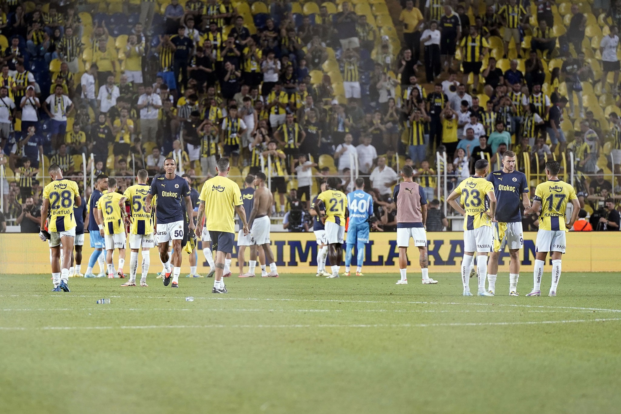 TRANSFER HABERİ | Fenerbahçe’den orta saha çıkarması! 2 yıldızdan 1’i gelecek