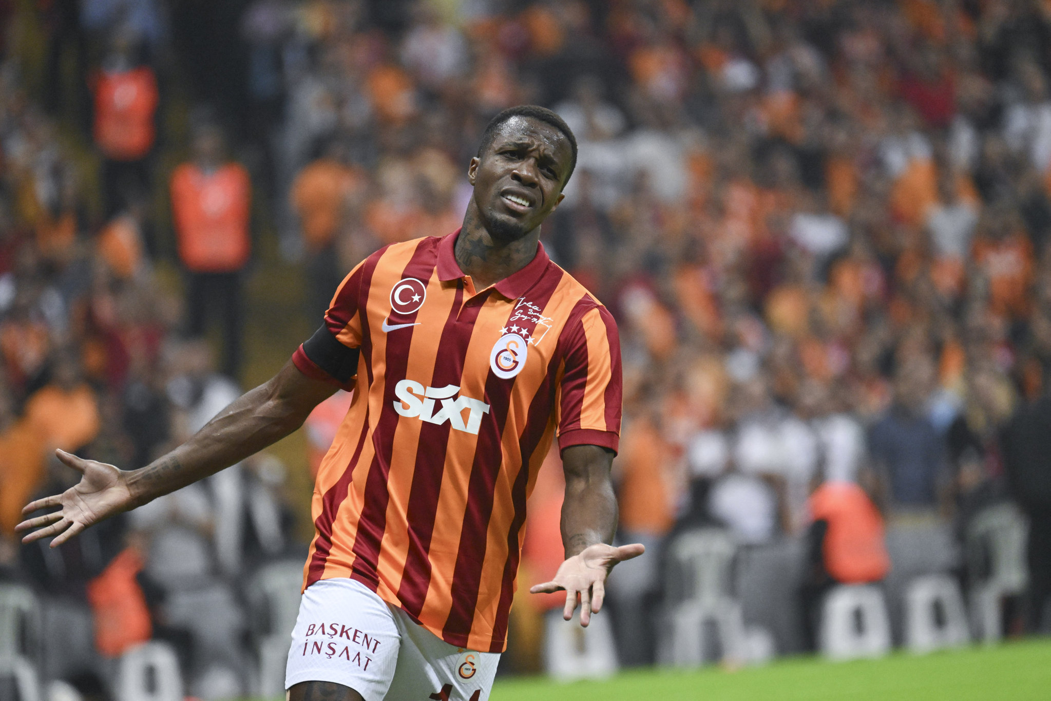 GALATASARAY TRANSFER HABERLERİ: Wilfried Zaha’nın faturası ağır oldu! Tam 17 milyon Euro...