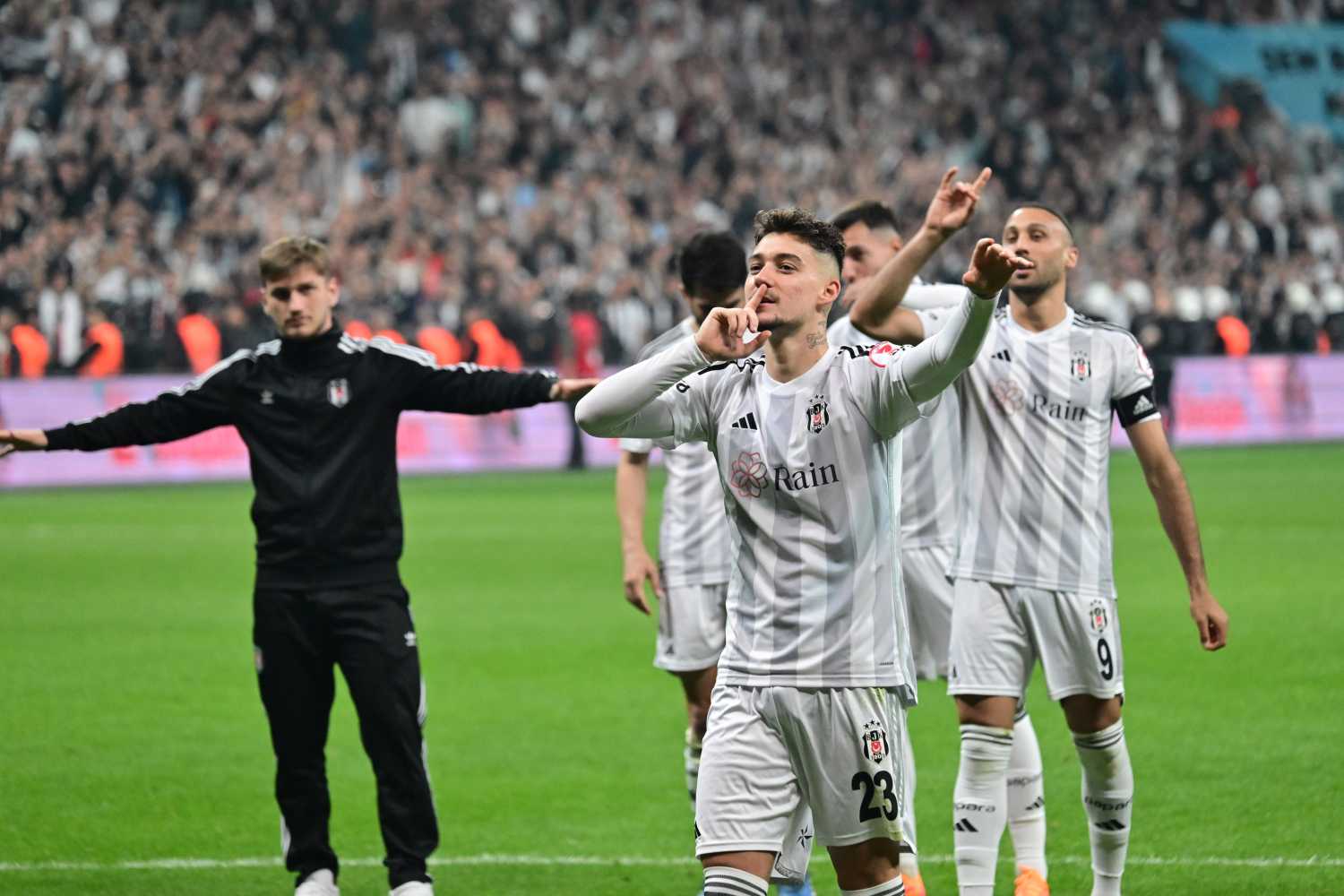 TRANSFER HABERİ | Beşiktaş’ta o yıldıza dev teklif! Kasa dolacak