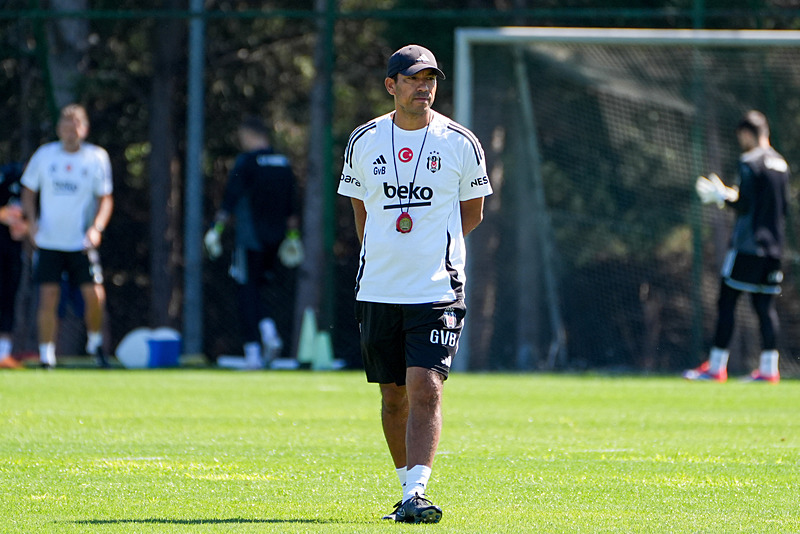 Beşiktaş taraftarının karşısına çıkıyor! İşte Giovanni van Bronckhorst’un Antalyaspor maçı muhtemel 11’i