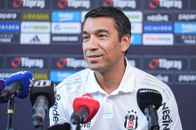 Beşiktaş taraftarının karşısına çıkıyor! İşte Giovanni van Bronckhorst’un Antalyaspor maçı muhtemel 11’i